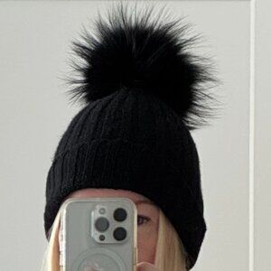 Portolano Cashmere Blend Beanie – Genuine Fur Pompom Black Holt Renfrew Like New